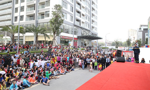 Trẻ em và cư dân được hướng dẫn kỹ năng thoát hiểm khi xảy ra hoả hoạn 