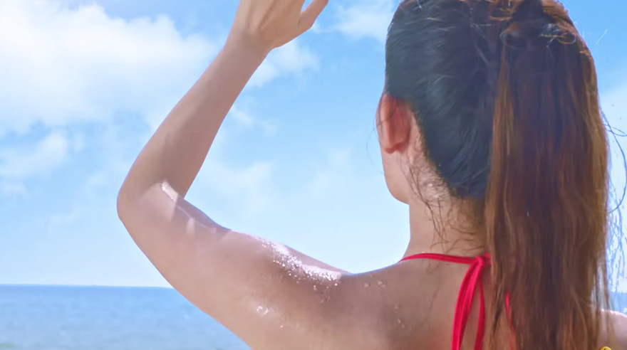 Huyền My lại diện bikini ‘gây bão’ với thân hình nuột nà, trắng nõn