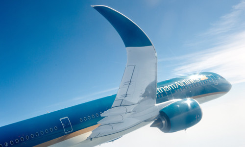 “Vietnam Airlines – Chào hè rực rỡ” mang đến cho khách tham quan cơ hội trải nghiệm sản phẩm, dịch vụ tiêu chuẩn 4 sao của Vietnam Airlines ngay giữa lòng Thủ đô