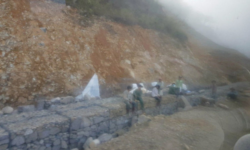 Hiện nay trên đường Nha Trang - Đà Lạt có khoảng 10 điểm sạt lở và đang được khắc phục, sửa chữa