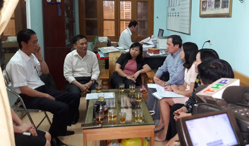 Các cơ quan ban ngành họp và quyết định về việc chấm dứt hợp đồng lao động với cô M.H ngày 5.4. Ảnh: T.P