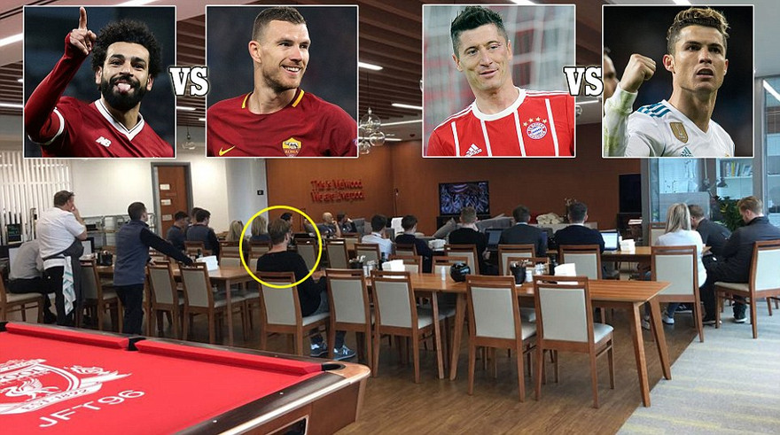 HLV Jurgen Klopp của Liverpool xem trực tiếp lễ bốc thăm tại CLB.