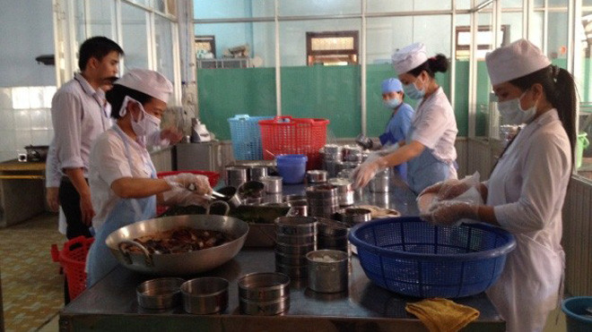 Kon Tum: Kiểm tra bảo đảm an toàn thực phẩm bếp ăn tập thể