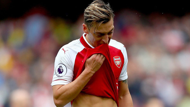 Mesut Ozil tính đào tẩu sang MU
