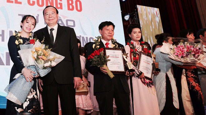 Việt Hưng Phát: “Top 10 Thương hiệu tiêu biểu APEC 2017”