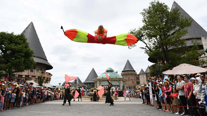 Đoàn nghệ sỹ Sun World Ba Na Hills và show carnival đường phố đặc sắc