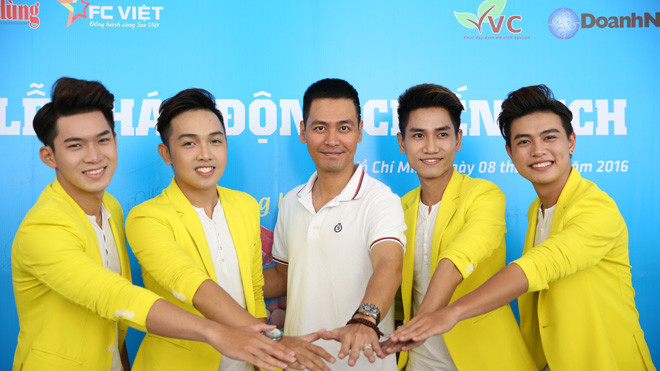 Các nghệ sĩ và tình nguyện viên tham gia chiến dịch