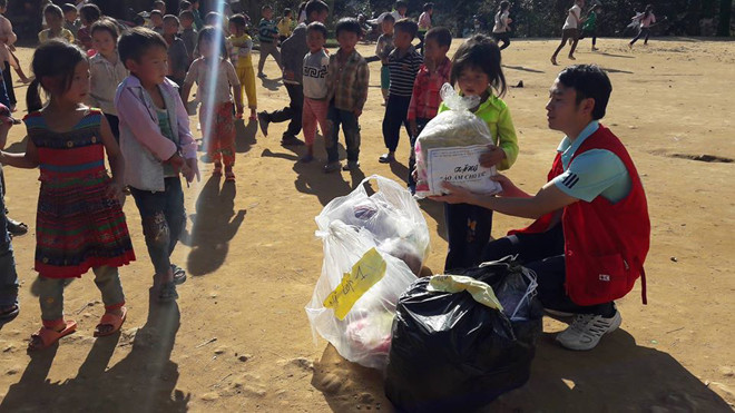 -	Trường Tiểu học Nậm Cắn (Kỳ Sơn, Nghệ An), nơi còn nhiều khó khăn, thiếu thốn.