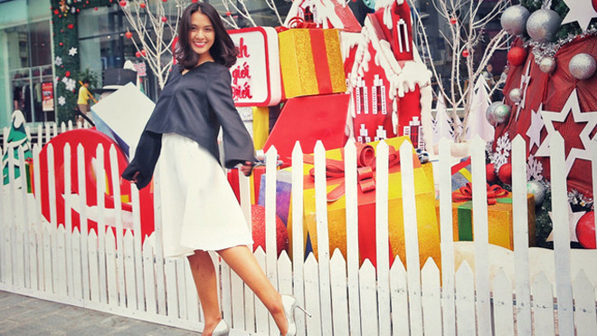 Bá Thu Huệ cao 1m65, số đo 3 vòng lần lượt là 85 - 63 - 90 cm.