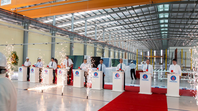 Khánh thành nhà máy Kính Tiết kiệm năng lượng Viglacera (25/7/2016) – những mét vuông kính TKNL đầu tiên do doanh nghiệp Việt Nam sản xuất được đưa ra thị trường