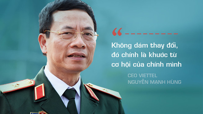 Khi nói về sự thay đổi, ông Hùng đặt câu hỏi: người Viettel sẽ đối mặt với nó cùng nỗi sợ hãi để rồi có thể bị biến mất, hay sẽ hướng tới tương lai với sự tự tin vào chính mình