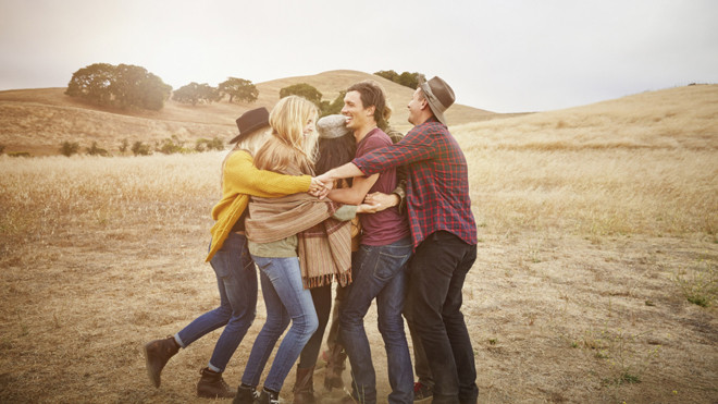 Những cái ôm giúp giảm căng thẳng, lo âu hiệu quả