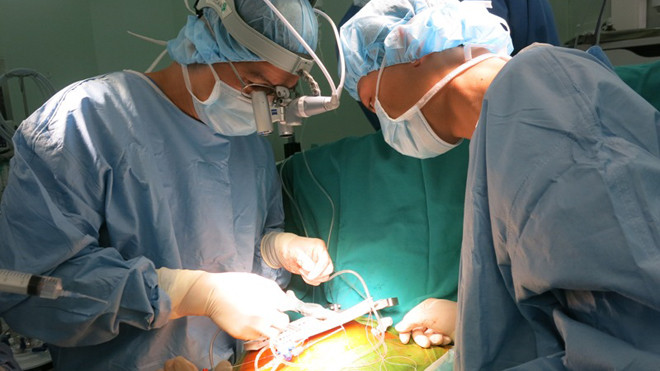 Để cứu sống bà W.T, các bác sĩ Vinmec Times City đã quyết định phẫu thuật cho bệnh nhân ngay khi tiếp nhận.