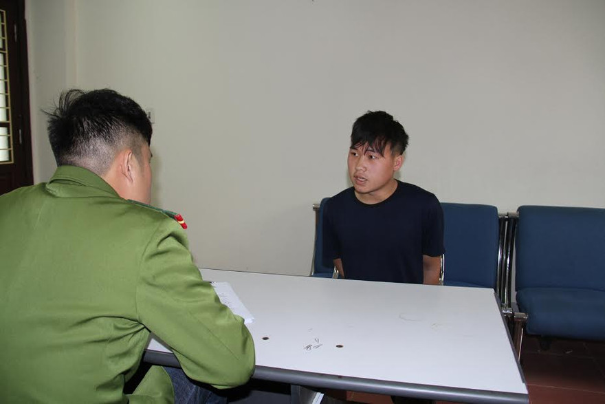 Đối tượng Giàng Seo Thế tại cơ quan Cảnh sát điều tra. Ảnh: CA cung cấp.