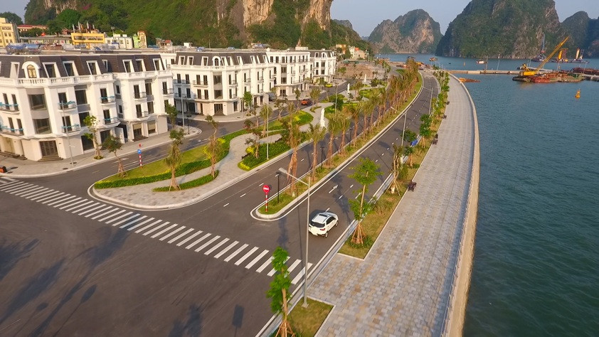 Vinhomes Dragon Bay sở hữu địa thế đắc địa “tựa sơn, hướng thuỷ” bên vịnh Hạ Long