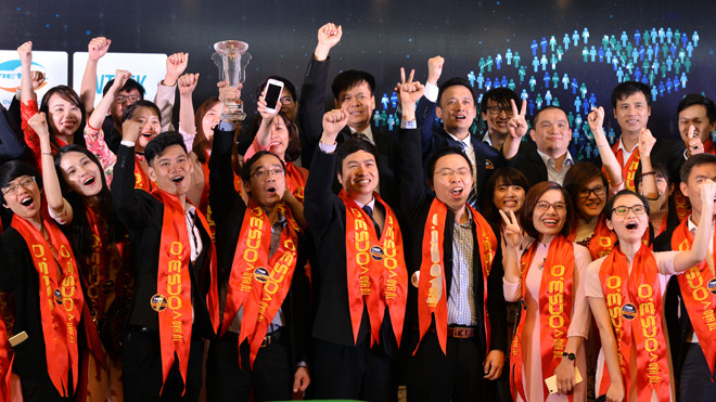 Team OCS của Viettel trong buổi lên tôn vinh nội bộ với một sản phẩm mang tính cột mốc trong sự nghiệp nghiên cứu sản xuất thiết bị viễn thông của Viettel