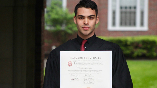 Trên Facebook cá nhân của Shannon câu chuyện của anh nhận được 16.000 like và hơn 211.000 chia sẻ cùng bình luận