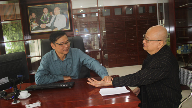 Người bệnh rất tin tưởng khi được lương y Toàn khám chữa bệnh.