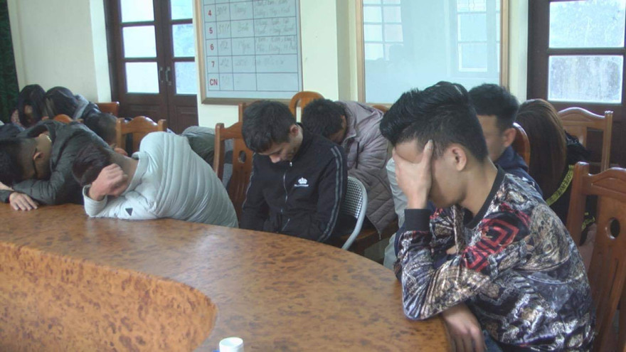 Các đối tượng tại cơ quan công an.