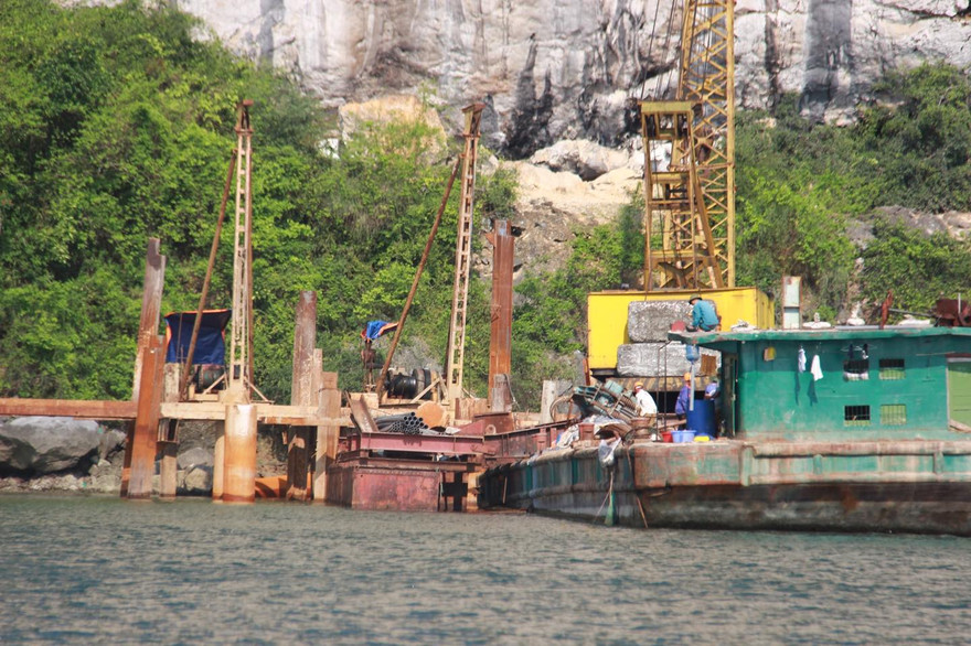 Tận thấy vùng lõi di sản vịnh Hạ Long bị bê tông hóa