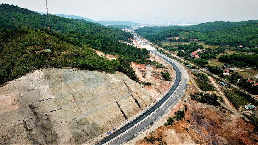 Ngắm cao tốc Hạ Long - Vân Đồn trước ngày thông xe