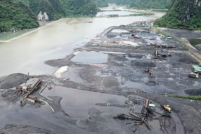 Loạt lãnh đạo phường, công an bị điều chuyển, hạ cấp vì liên quan than lậu