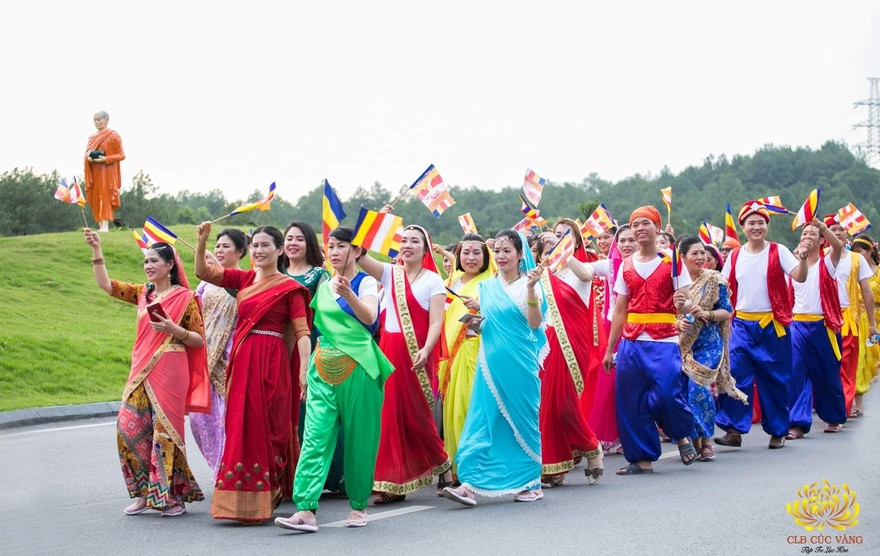 Chủ tịch Uông Bí nói gì về bà Yến múa tưng bừng ở chùa Ba Vàng dịp Đại lễ Vesak 