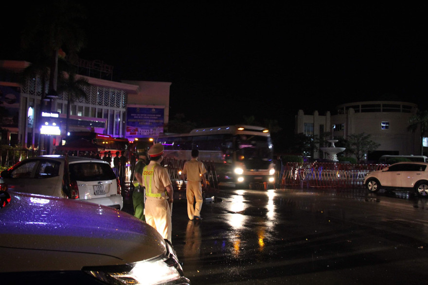 Trắng đêm dẫn độ gần 400 đối tượng vụ đánh bạc 10.000 tỷ về Trung Quốc