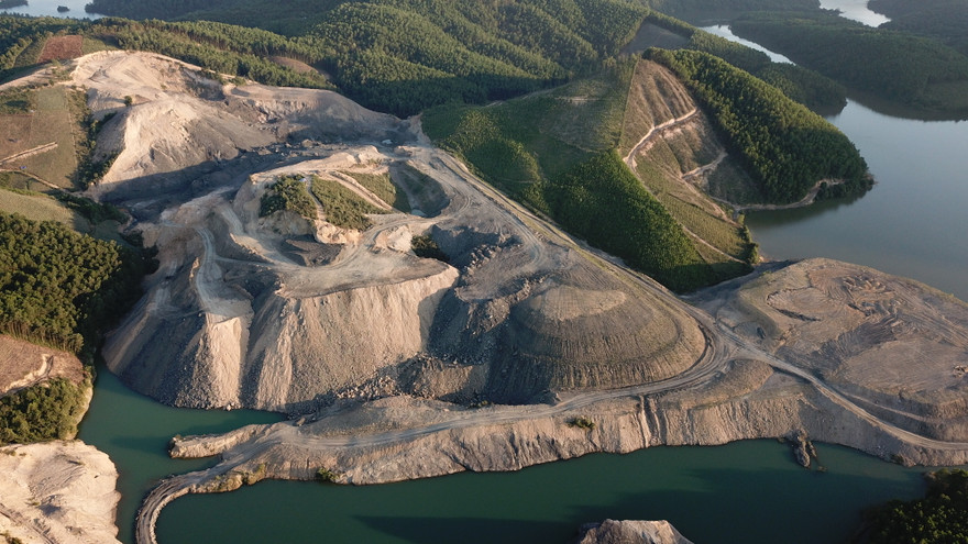 Gặp ‘than tặc’ có thể gọi ngay Phó Chủ tịch thành phố 24/24 giờ