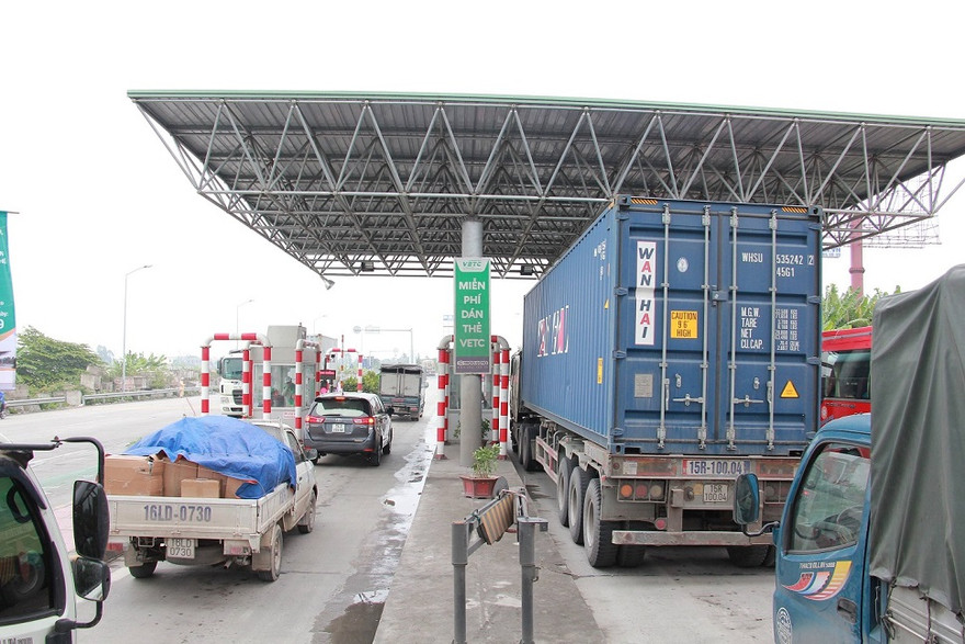 BOT Tiên Cựu xả trạm trong ngày đầu tiên thu phí