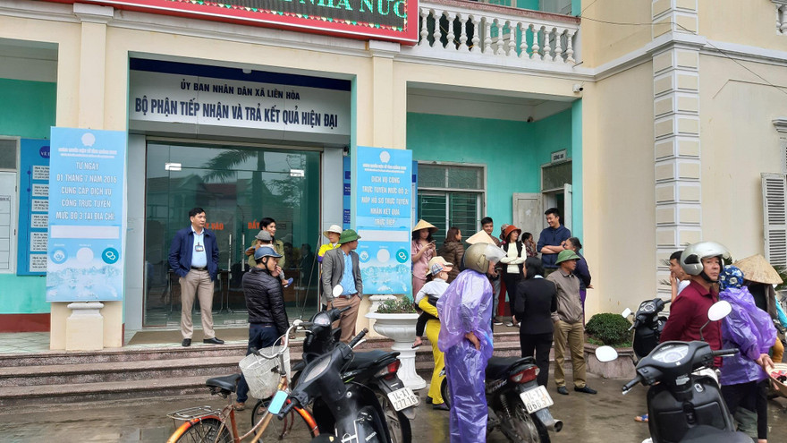 Dùng chiêu bài 'chỉ tặng không bán' dụ dân nghèo mua hàng 