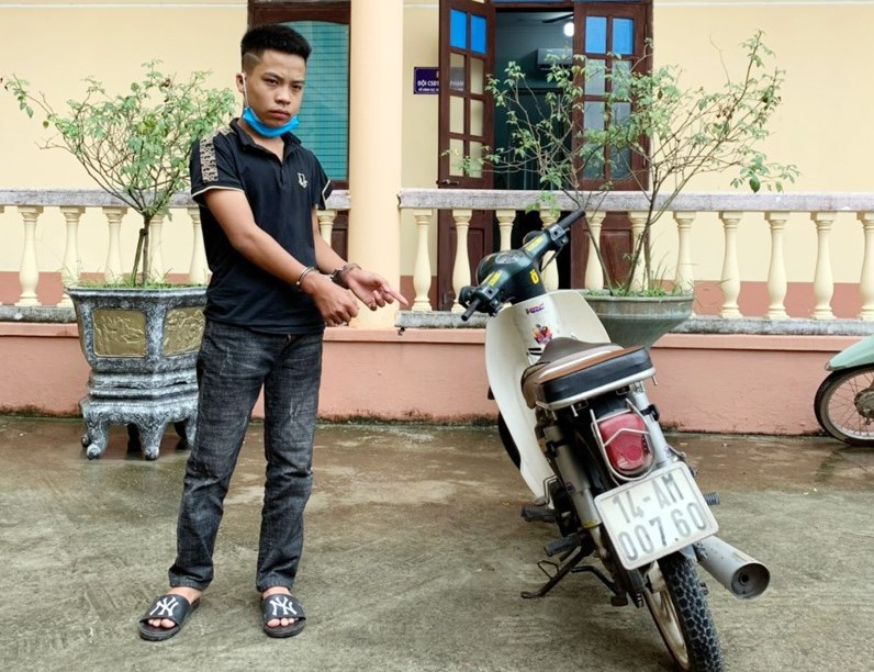 Nam thanh niên vi phạm giao thông còn tông gãy chân Đại úy công an