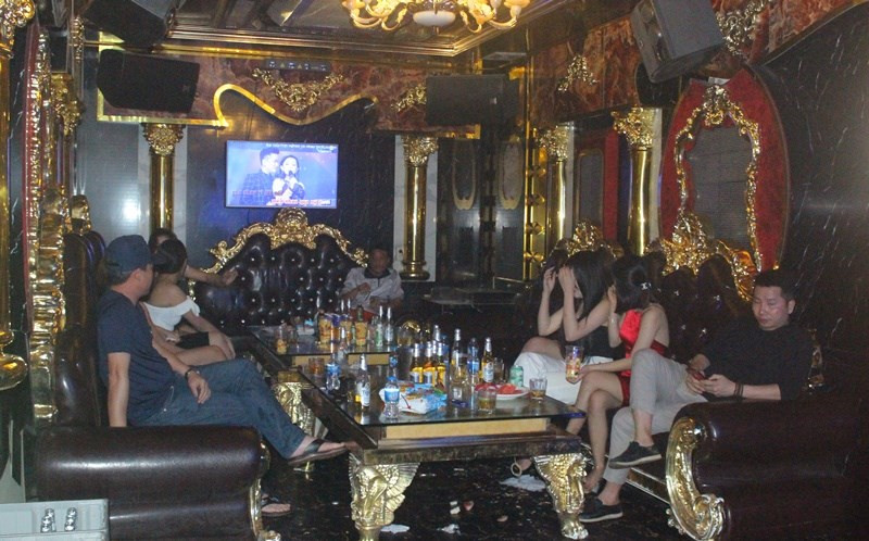 Quán Karaoke phục vụ 'chui' giữa mùa dịch