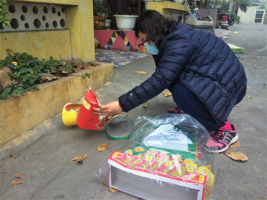 Hạ Long: Cá chép tăng giá, dân dùng cá giấy tiễn ông Táo về trời