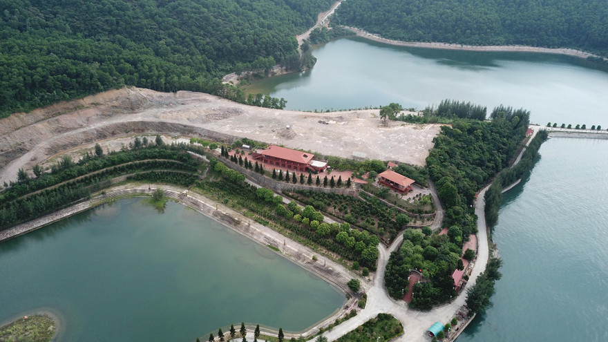 Toàn cảnh đại công trường trái phép chiếm đảo giữa vịnh Bái Tử Long