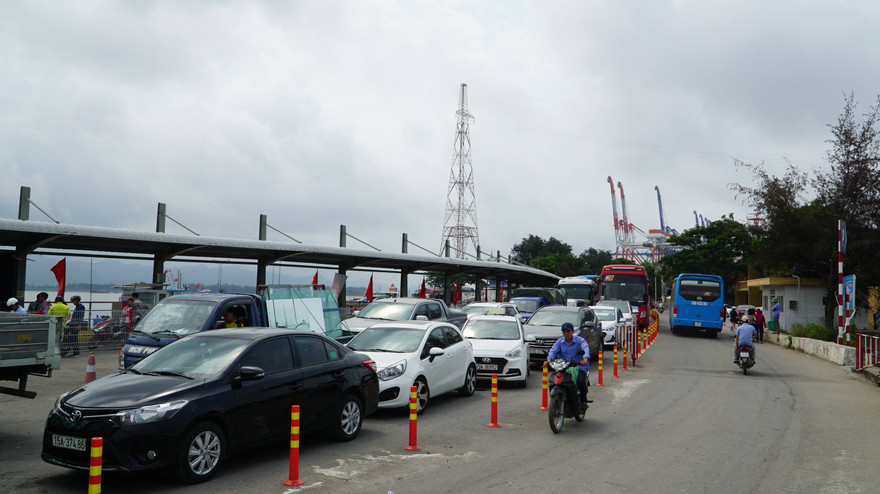 Lộ danh tính nhóm cán bộ bến phà đi Cát Bà bị bắt vì bán vé quay vòng