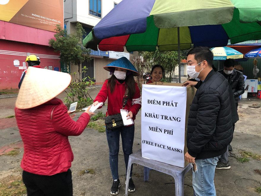 Hàng chục nghìn chiếc khẩu trang được phát miễn phí ở Quảng Ninh