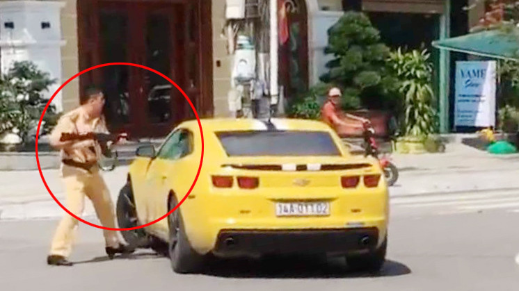 Lộ danh tính tài xế lái ô tô bỏ chạy khi bị CSGT dùng súng AK đập vỡ kính