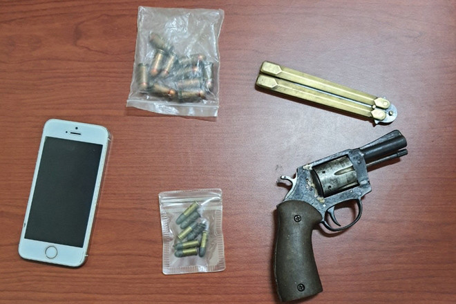 Khởi tố đối tượng tàng trữ 2 khẩu súng quân dụng