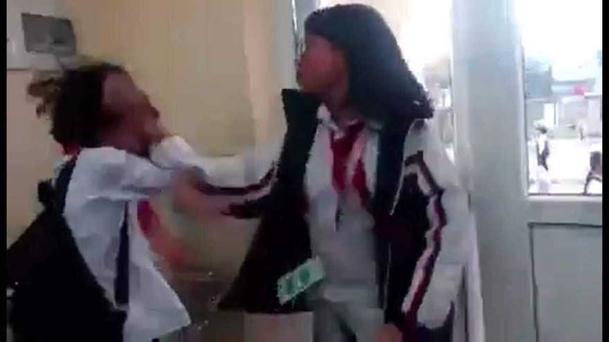 Lan truyền clip học sinh Quảng Ninh đánh bạn túi bụi trong lớp 