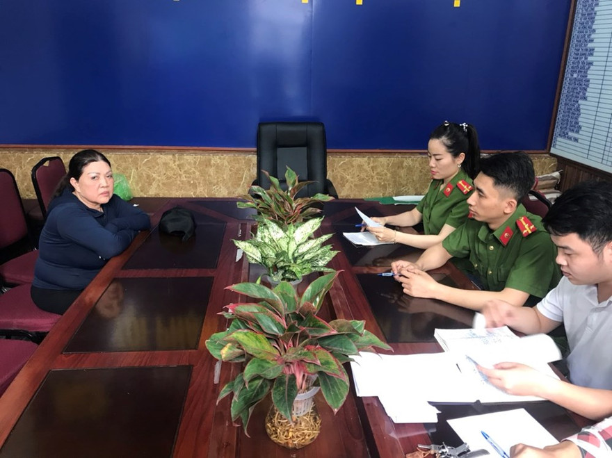 Bà Bích cho người lao động vay tiền với mức lãi cắt cổ, ảnh: Công an cung cấp.
