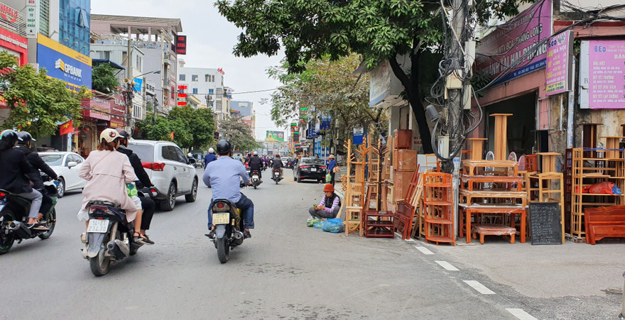 Hàng loạt Chủ tịch phường, quận của Hải Phòng bị phê bình vì vỉa hè bị lấn chiếm