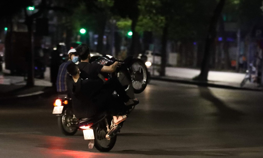 Hơn 15 thanh niên đất Cảng tổ chức đua xe náo loạn đường phố