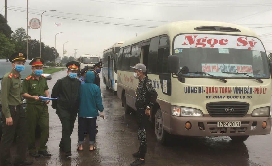 Cách ly cả xe khách vì một du học sinh có biểu hiện sốt