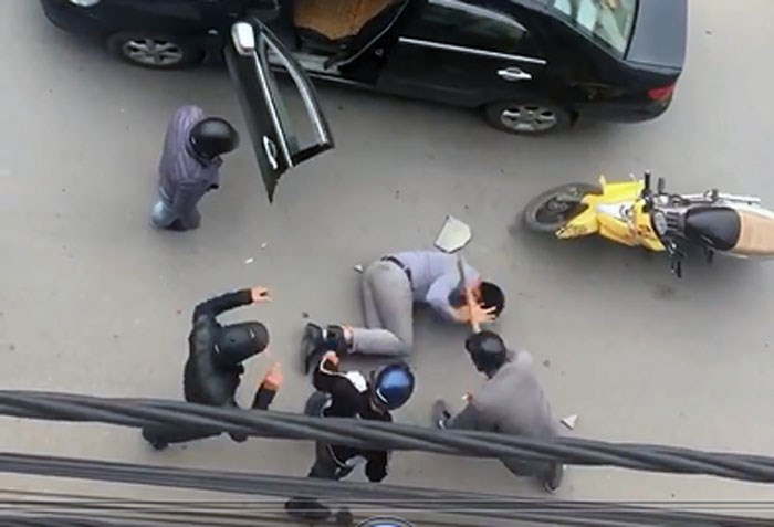 Lộ nguyên nhân vụ tài xế bị lôi khỏi ô tô, đánh dã man trên đường