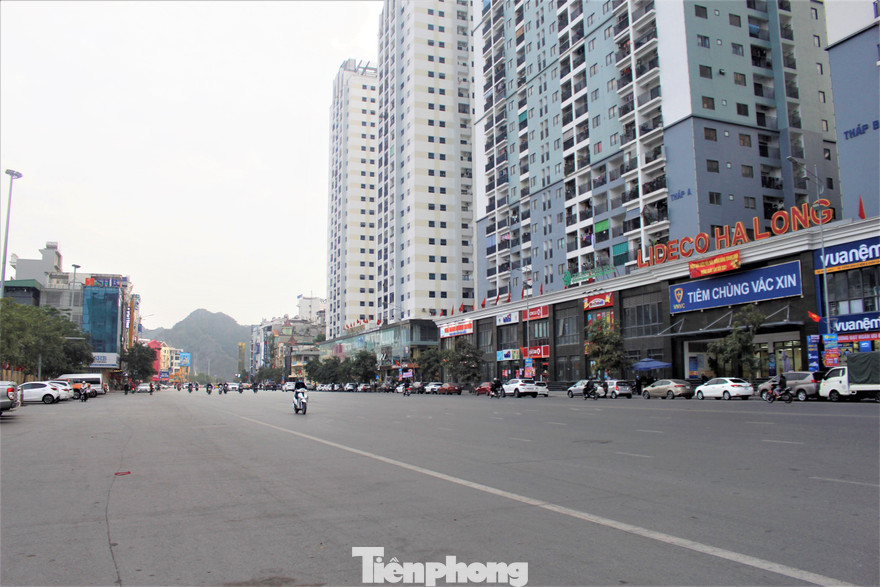 Đường phố Hạ Long 'vắng như chùa Bà Đanh'