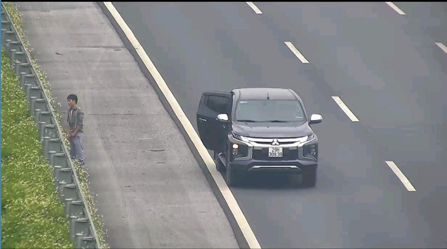 Tài xế bị phạt nặng vì dừng xe đi vệ sinh trên cao tốc