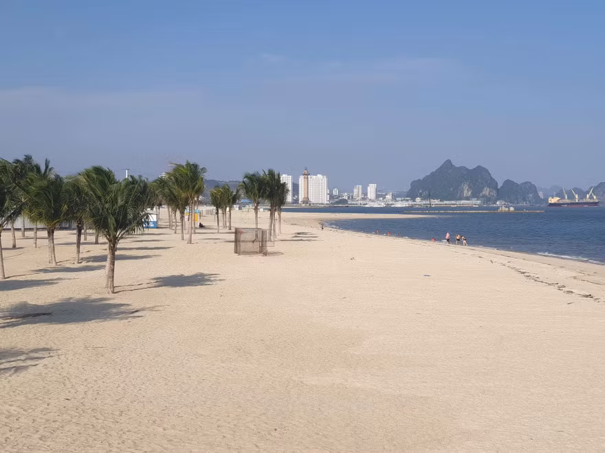 Quảng Ninh không bóng du khách trong ngày đầu nghỉ lễ 30/4