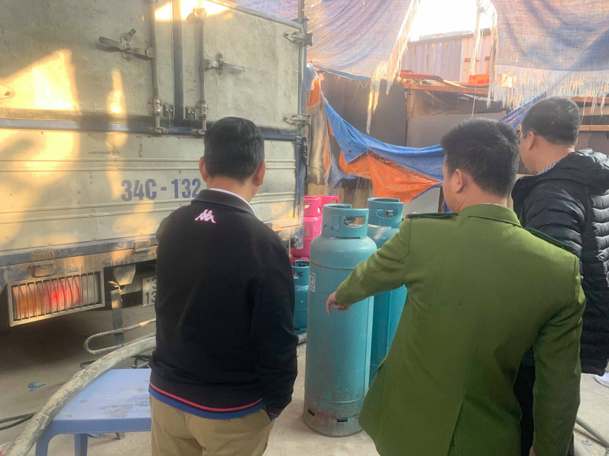 Theo chân Cảnh sát Kinh tế Hải Phòng bắt gas lậu