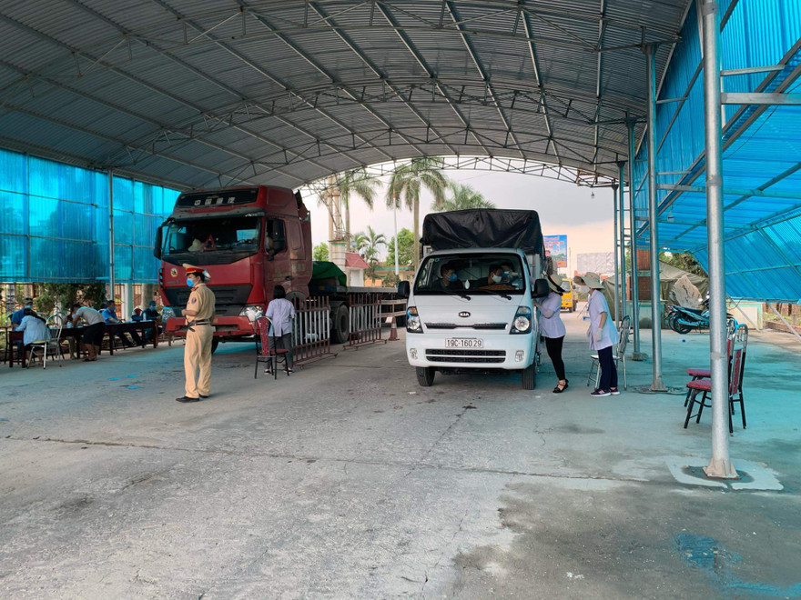 Phát hiện ca COVID-19, Quảng Ninh dừng tất cả phương tiện chở người ra vào tỉnh